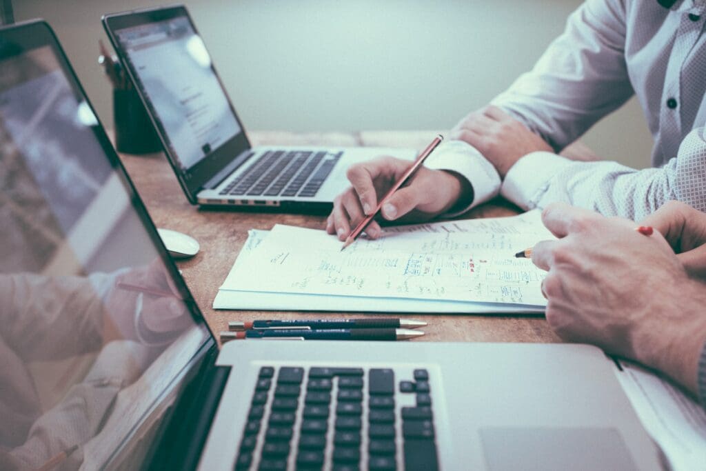 <s>Production Office Automation | Free Virtual Workshop | April 8, 2022</s> 2 scott graham 5fNmWej4tAA unsplash