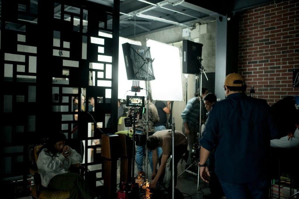 How to Land Production Assistant Jobs in Los Angeles: An Insider's Guide 2 Film Industry Employment Starter Pack