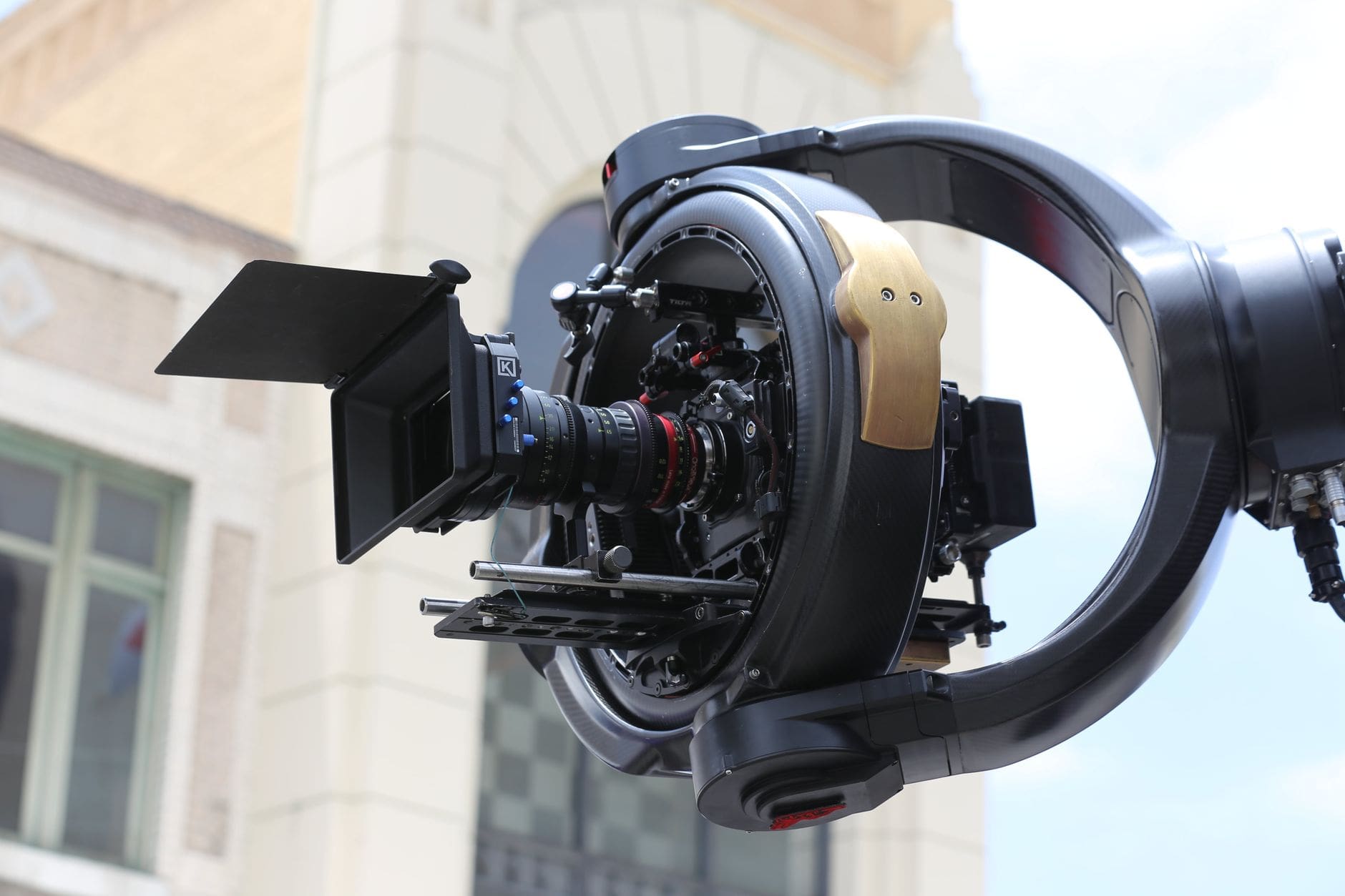 Best Lenses for Filmmaking in 2026: Cinema Primes, Speed Boosters, and Budget Glass Compared 2 anamorphic lens camera rig