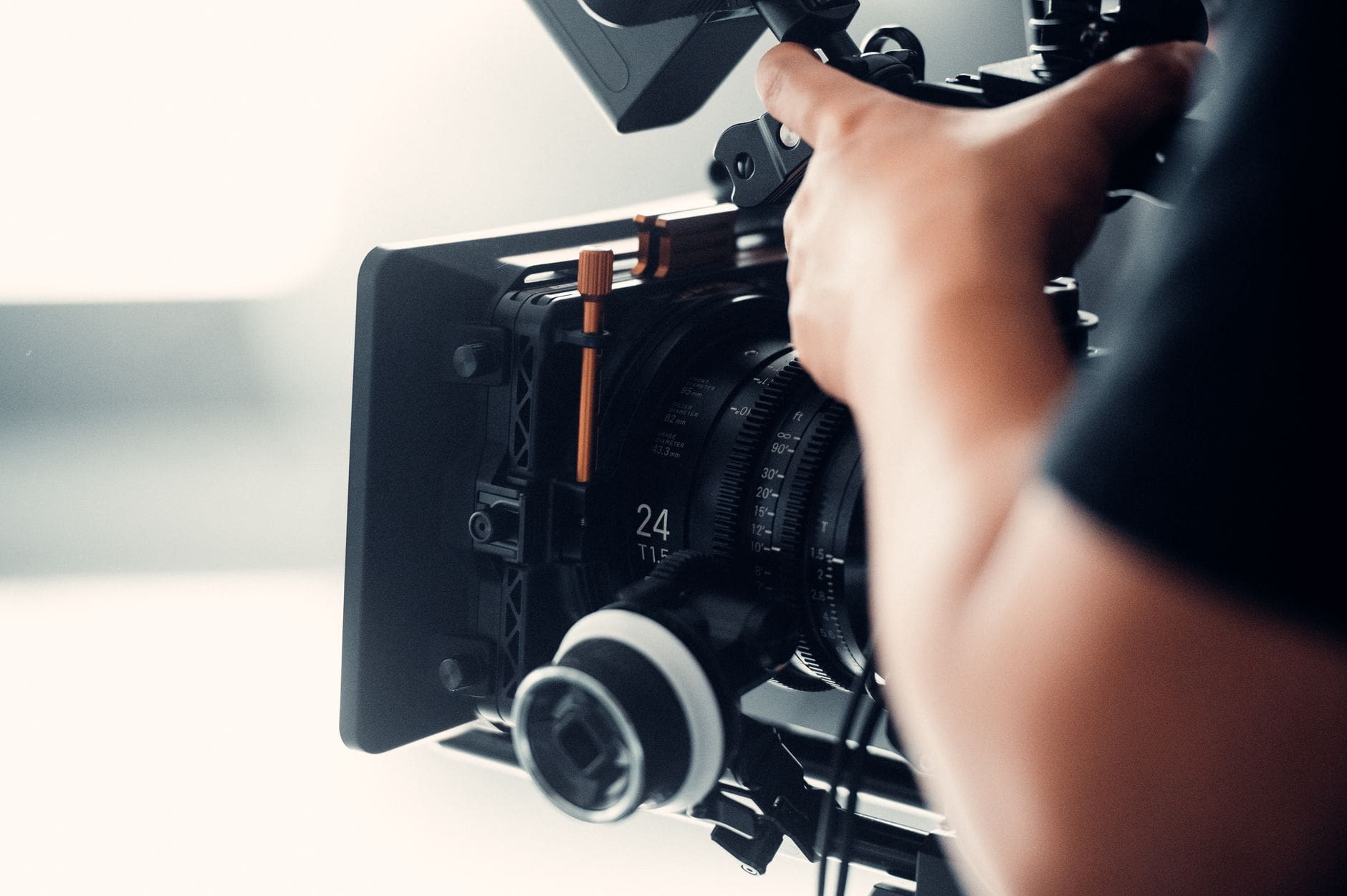 Best Wireless Video Transmitters for Film in 2026: Teradek, Hollyland, and DJI Compared for On-Set Monitoring 1 camera operator film set