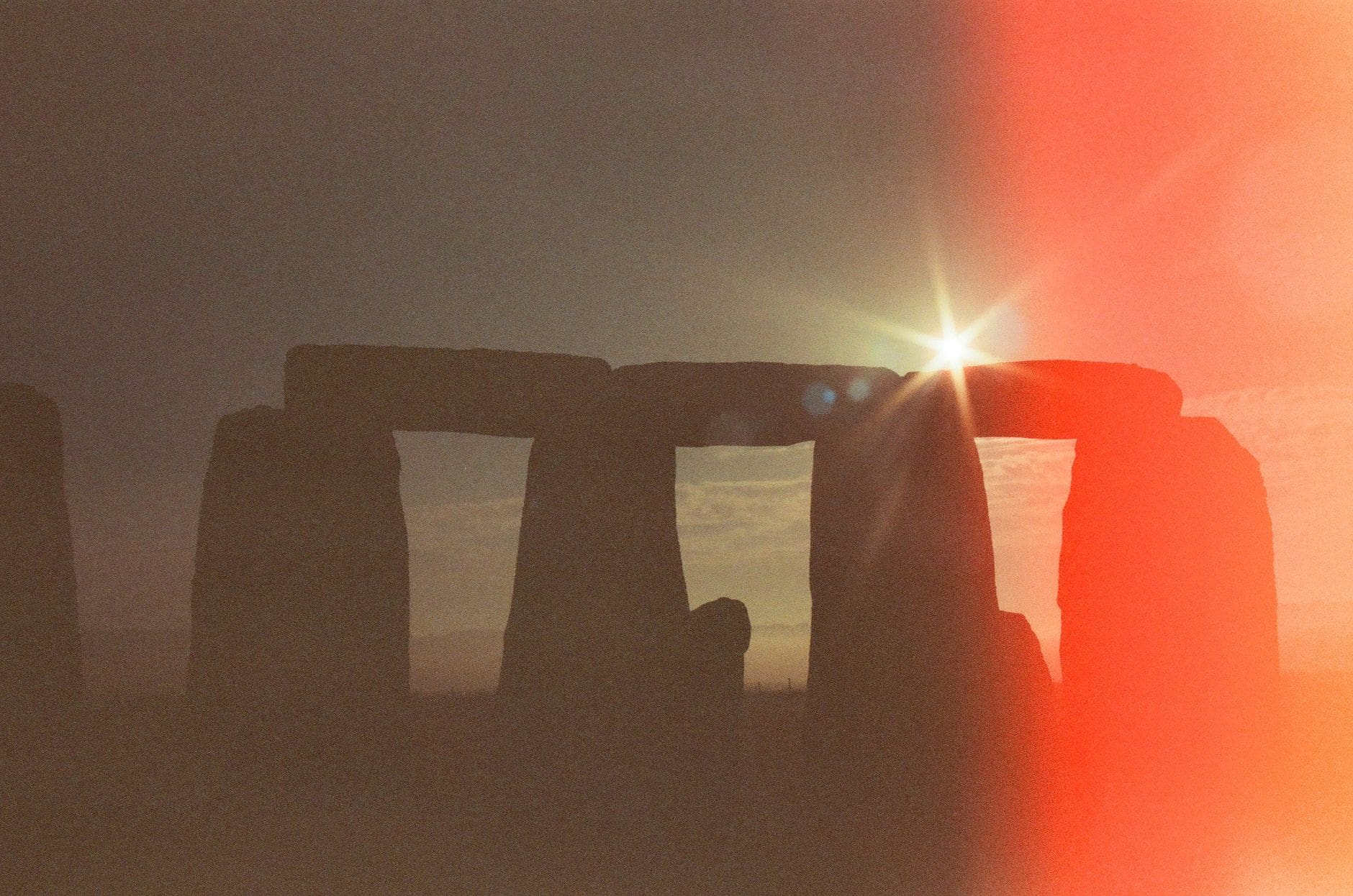 Experimental Cinematography Techniques: How to Break the Rules and Make Your Visuals Unforgettable 1 film lens flare experiment